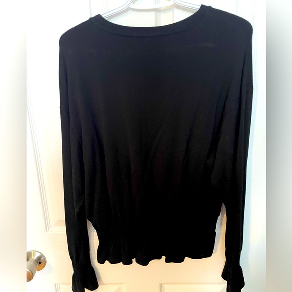 RW&CO. Black Jersey Short Sweater with Elastic Waist and Wrists. Size: Medium. - Picture 4 of 5